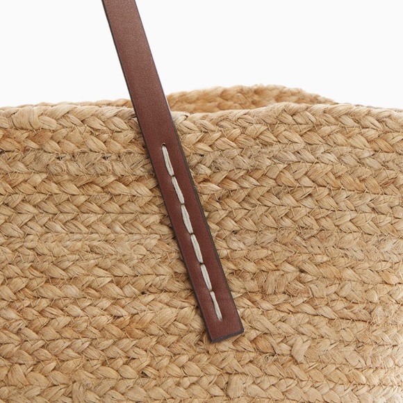 [₹1500 ] Mango Jute Construct Bucket Bag - Picture 4 of 5